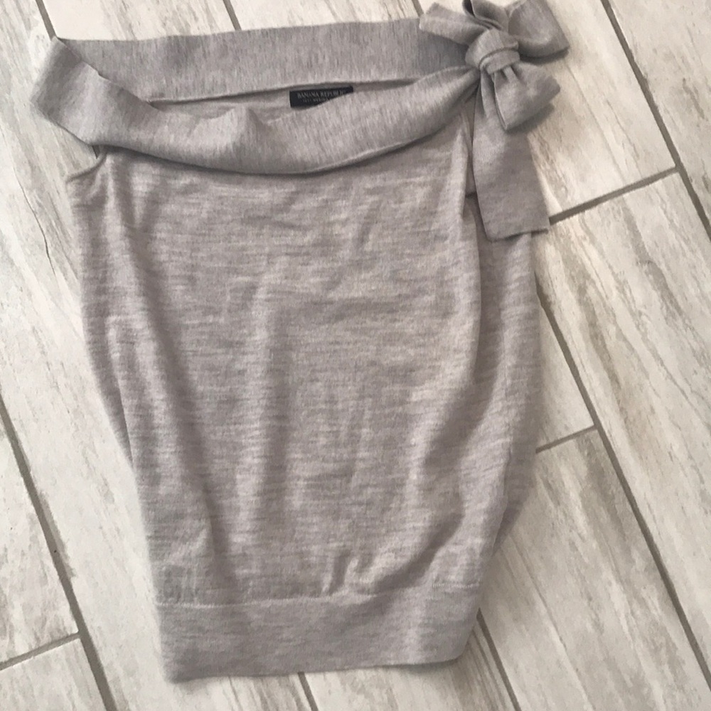 Banana Republic off shoulder shirt